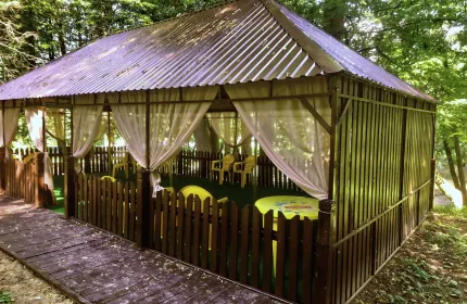 Шатер «У пруда»
