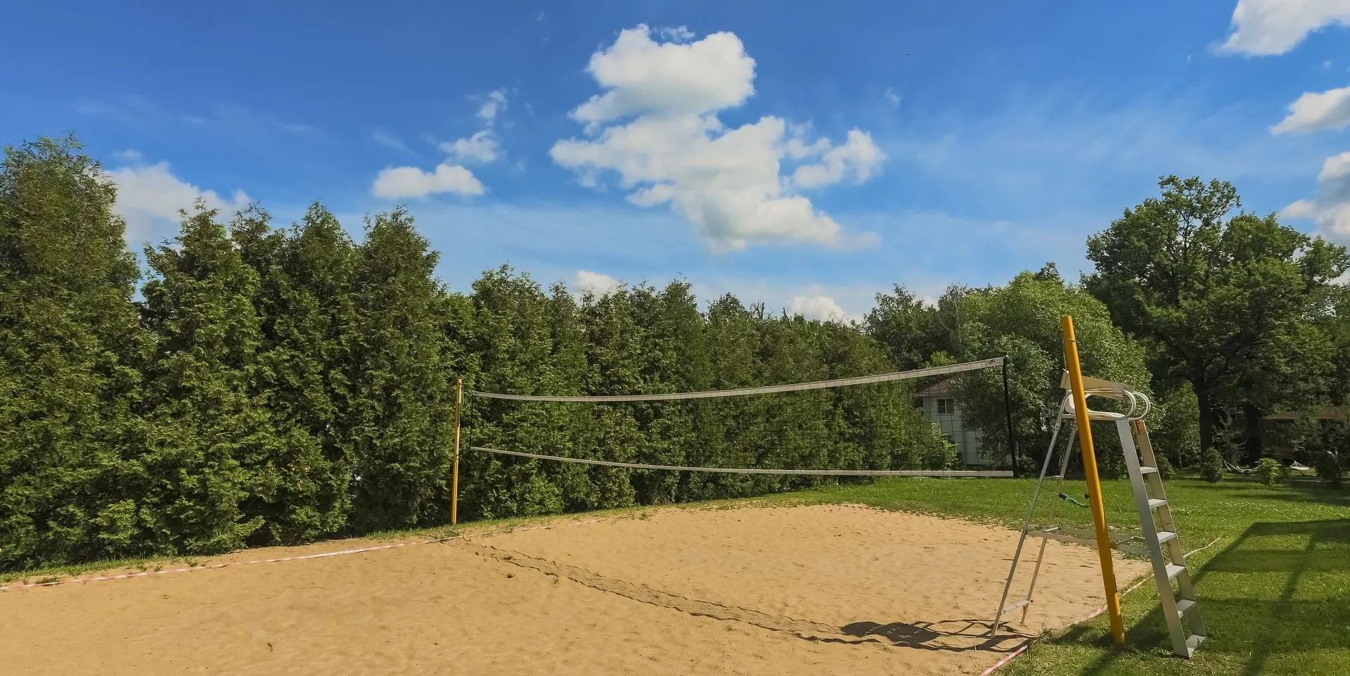 /chem-zanyatsya/plyazhnyy-voleybol /chem-zanyatsya/plyazhnyy-voleybol